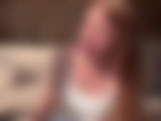 Live cam show with RebeccaEttel - Blonde Hair Petite on camwithhim.com