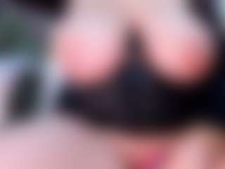 ellie-smith69's Live Sex Cam Show