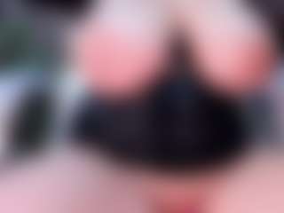 ellie-smith69's Live Sex Cam Show