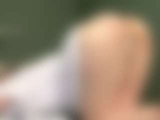 Live cam show with Julia - Genital Piercings on AdultVida.com