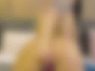 Live cam show with IrisSwift - Moaning on SxyPornLive