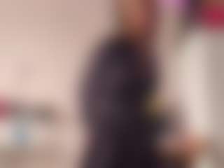 Live cam show with JeannettaCossa - Strip Mature on Camsoda