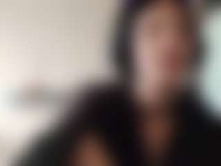 Live cam show with JeannettaCossa - Gamer Mature on Camming Site
