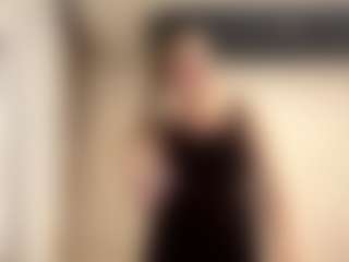 Live cam show with LillyCalvaresi - New Squirt on luckytryst.com