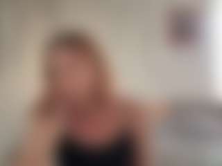 Live-Cam-Show mit Polly - Black Squirt auf Camsoda