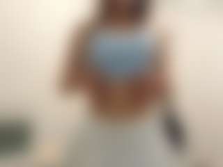 Live cam show with lunachaaaan - Garter on AdultVida.com