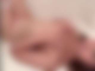 Live cam show with lunachaaaan - Bedroom on Camming Site