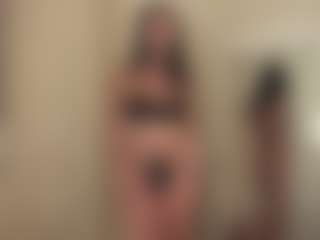 Live cam show with LunaMillerX - Average on SmokeAndPoke