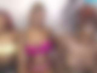 Live cam show with VikkiChase - Fingering on SpunkLive