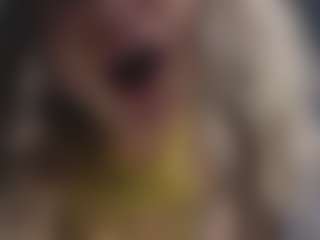 Live cam show with AliceWorn - Gamer MILF on AdultVida.com