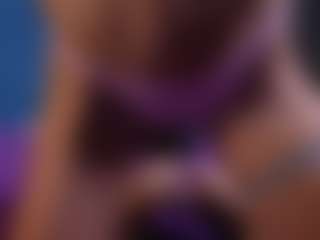 Live cam show with AliceWorn - Tease Latina on madthumbs