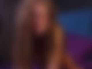 Live cam show with AliceWorn - Blonde Hair MILF on TeamSkeetLive