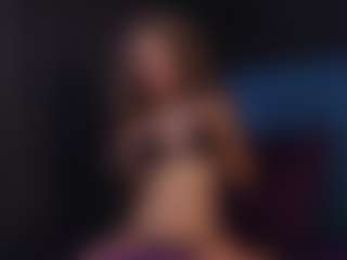 Live cam show with AliceWorn - Striptease on milfzrlive.com