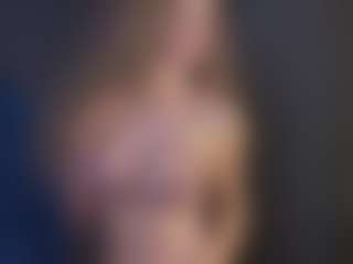 Live cam show with AliceWorn - Flashing on liverealitysex.com