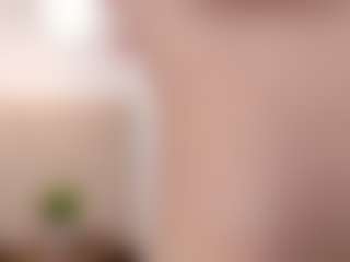 Live cam show with Evabluntt - Skinny on SxyPornLive
