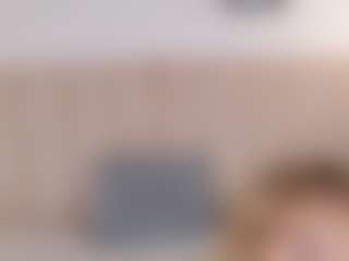 Live cam show with Evabluntt - Smoking on Camsoda
