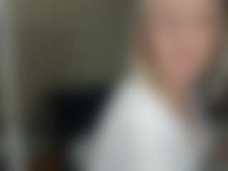 Live cam show with Ida-Smith - Blonde Hair Petite on CamwithHer