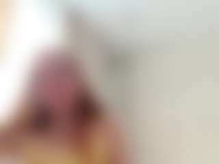 Live cam show with KatharineCely - Striptease Teen (18+) on AdultVida.com