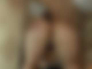MiaFox03's Live Sex Cam Show