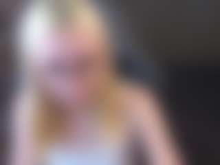 Live cam show with Molly-snow - Upskirt on sexylive.show