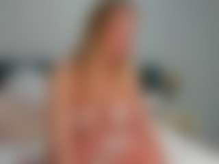 alicesweetiie MILF webcam performer live streaming
