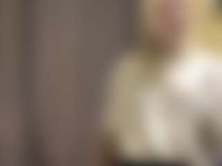 Live cam show with CaroleeOverall - Gamer Athletic on Camsoda