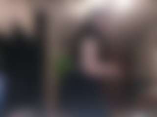 Live cam show with CharlieKwaterski - Striptease on friskycurves.com