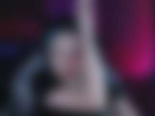 Live cam show with Kira - Average on StripNow