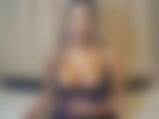 DesiredQueen27 MILF webcam performer live streaming