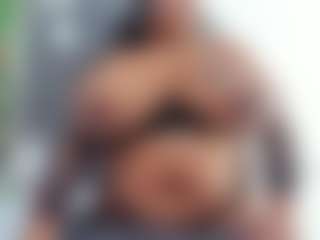 EmiHugeTits's Live Sex Cam Show