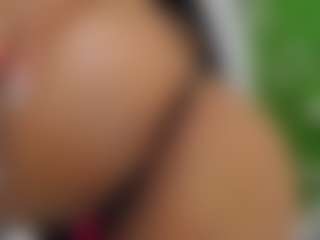 EmiHugeTits's Live Sex Cam Show