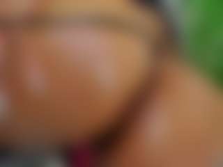 EmiHugeTits's Live Sex Cam Show