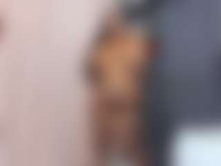 EmiHugeTits's Live Sex Cam Show