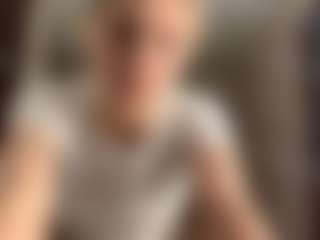 Live cam show with GenieHeartz - Blue Eyes on slutload