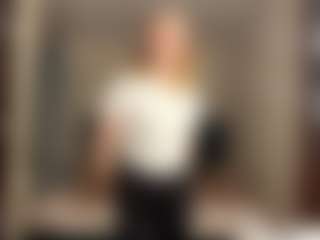 Live cam show with GenieHeartz - Goth on SinfulBabes