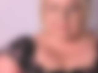 HazelTop69's Live Sex Cam Show