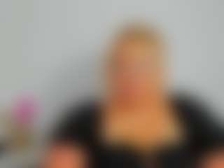 Live cam show with HazelTop69 - Blue Eyes on Camiplay Live