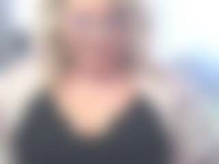 Live cam show with HazelTop69 - Nipple Piercings on Milfs Live