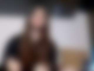 Live cam show with LarissaSumey - New Spank on TeamSkeetLive
