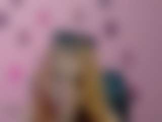 Live cam show with roxy-starr1 - Skinny on CamClone
