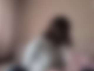 Live cam show with Anna - Shaved Pussy on SmokeAndPoke