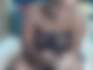 Spettacolo in cam dal vivo con DarkGodess - Huge Tits su Camsoda