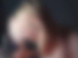 Live cam show with Melissa - New Small Tits on CamwithHer