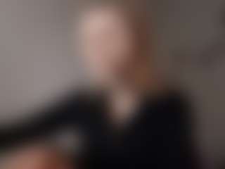 Live cam show with Melissa - Tease Blonde Hair on Gym Cam Girls