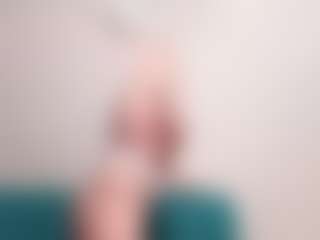 Live cam show with Melissa - Full Nudity on madthumbs