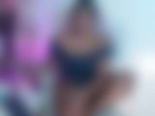Live cam show with IvoryVelvet - Oil on Livezox
