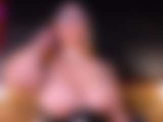 Live cam show with Lissa Monroe - Shaved Pussy Big Tits on Camsoda