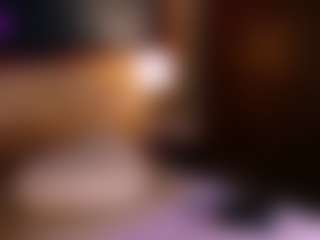 Live cam show with Lissa Monroe - Shaved Pussy on Camsoda
