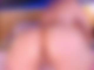 Live cam show with Lissa Monroe - Blonde Hair Curvy on Camsoda