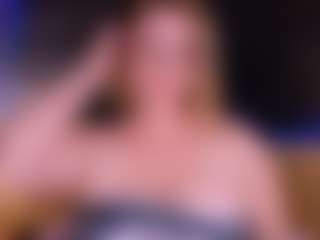Live cam show with Lissa Monroe - Shaved Pussy Curvy on Camsoda